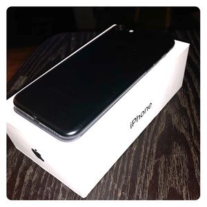 MATTE BLACK IPHONE 7 32GB unlocks to any company